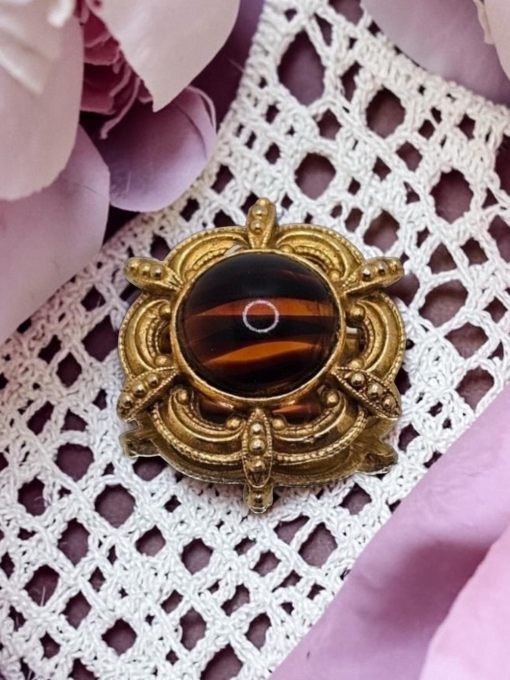 Vintage ornate tigers, eye brooch art NOUVEAU style